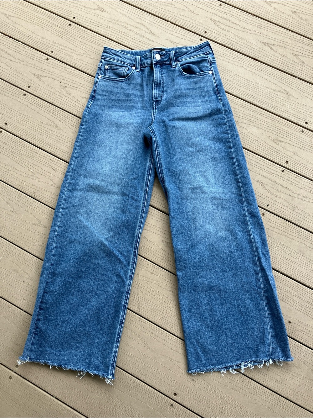 Quince Bella Medium Blue Wide-Leg Jeans with Raw Hem